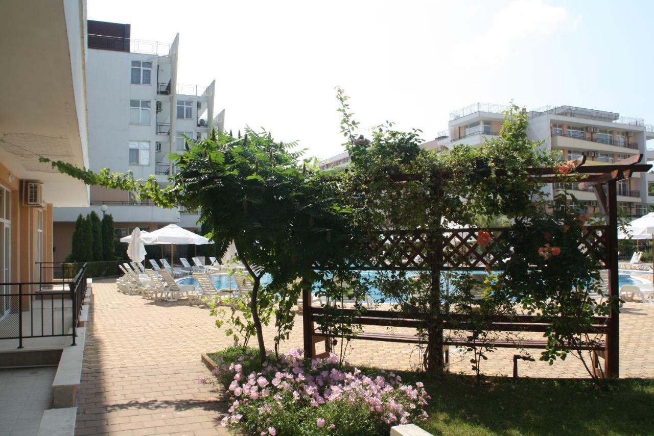 Grand Kamelia Apartment Napospart Kültér fotó
